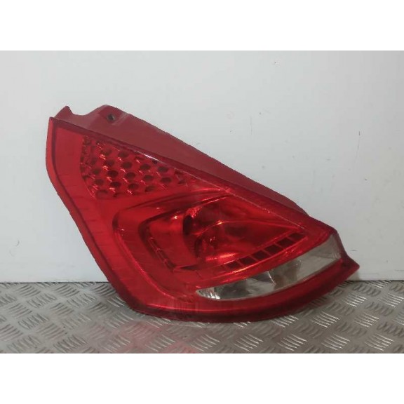 Recambio de piloto trasero izquierdo para ford fiesta (cb1) trend referencia OEM IAM 8A6113405A GOLPEADO 