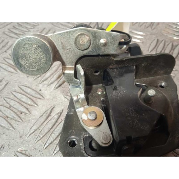 Recambio de cerradura puerta lateral izquierda para kia carnival ii 2.9 crdi cat referencia OEM IAM   