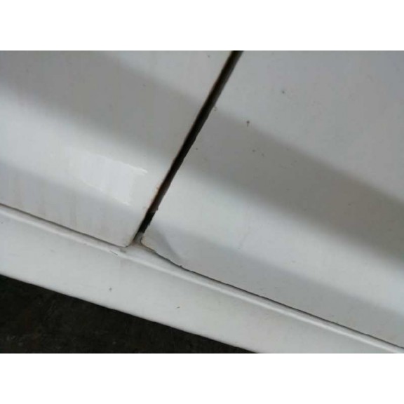 Recambio de puerta delantera derecha para toyota avensis touring sports advance referencia OEM IAM  TIENE GOLPES 