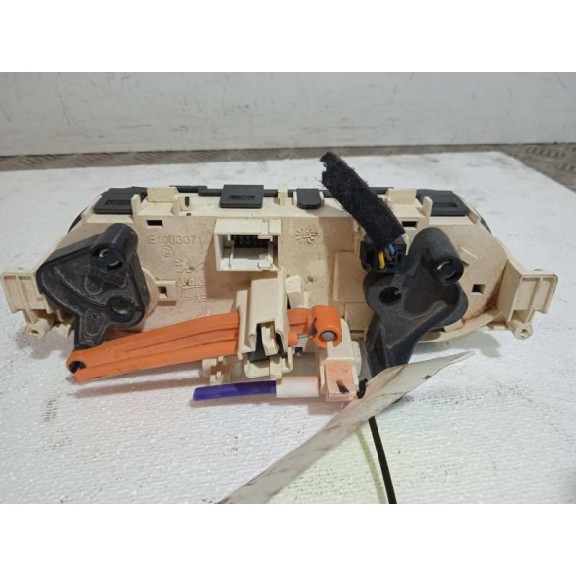Recambio de mando calefaccion / aire acondicionado para peugeot 208 active referencia OEM IAM E1063071  