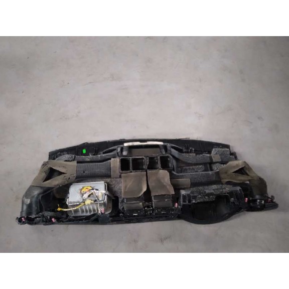 Recambio de salpicadero para toyota auris hybrid active referencia OEM IAM 5584502440  