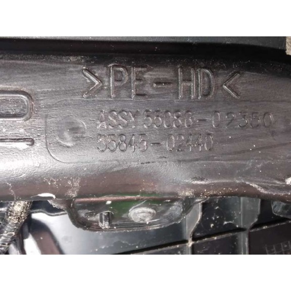 Recambio de salpicadero para toyota auris hybrid active referencia OEM IAM 5584502440  