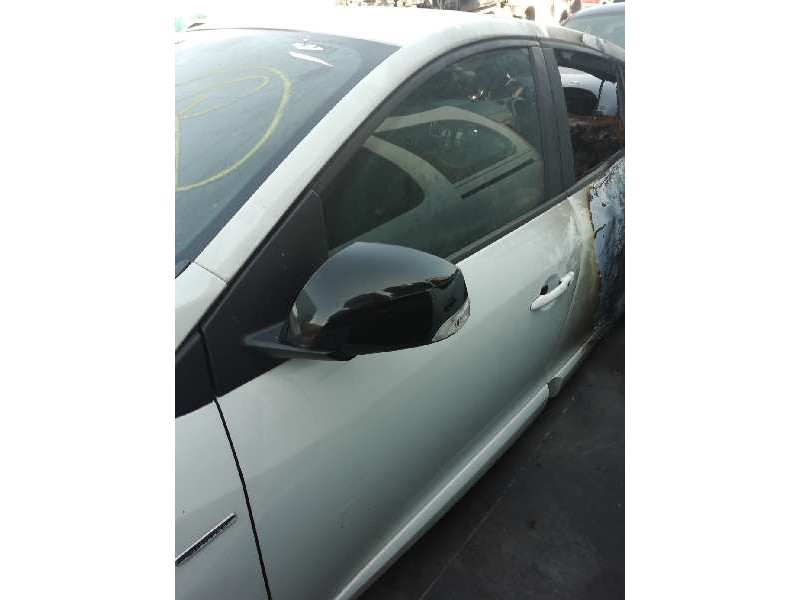 Recambio de puerta delantera izquierda para renault megane iii berlina 5 p intens referencia OEM IAM  5 PUERTAS 