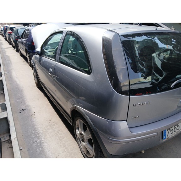 opel corsa c (x01) del año 2004