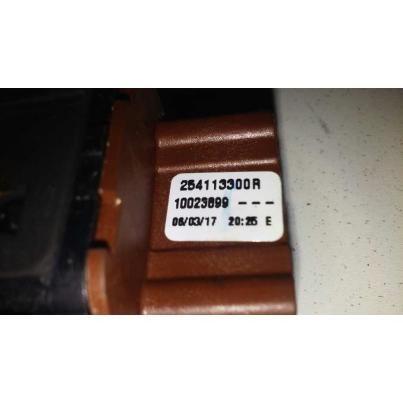 Recambio de mando elevalunas delantero izquierdo para renault captur luxe referencia OEM IAM   