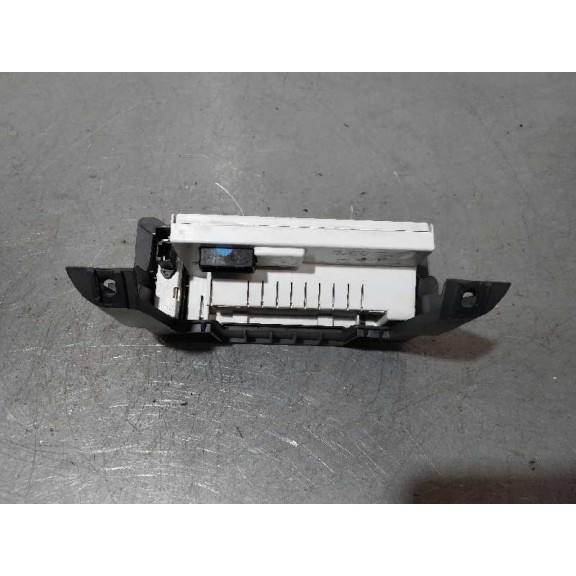 Recambio de display para renault megane ii berlina 5p authentique referencia OEM IAM 8200290542C  