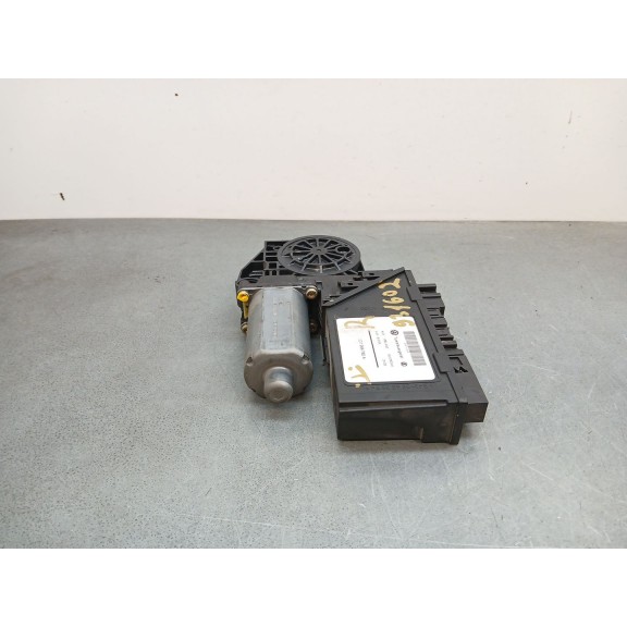 Recambio de motor elevalunas delantero derecho para volkswagen touareg (7la) tdi r5 referencia OEM IAM 3d1959792a 0130821765 