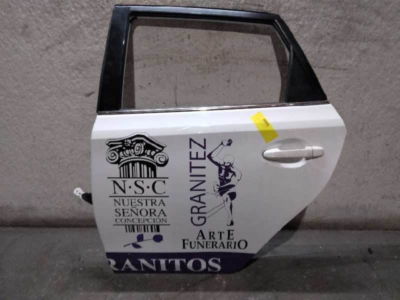 Recambio de puerta trasera izquierda para toyota auris hybrid active referencia OEM IAM   