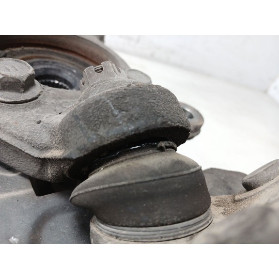 Recambio de mangueta delantera izquierda para toyota auris hybrid active referencia OEM IAM   rotula mal