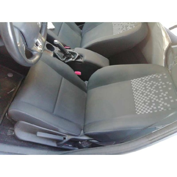 renault megane iii berlina 5 p del año 2013