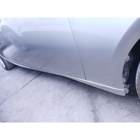 Recambio de faldon lateral para lexus is iii (_e3_) 300h (ave30_) referencia OEM IAM   