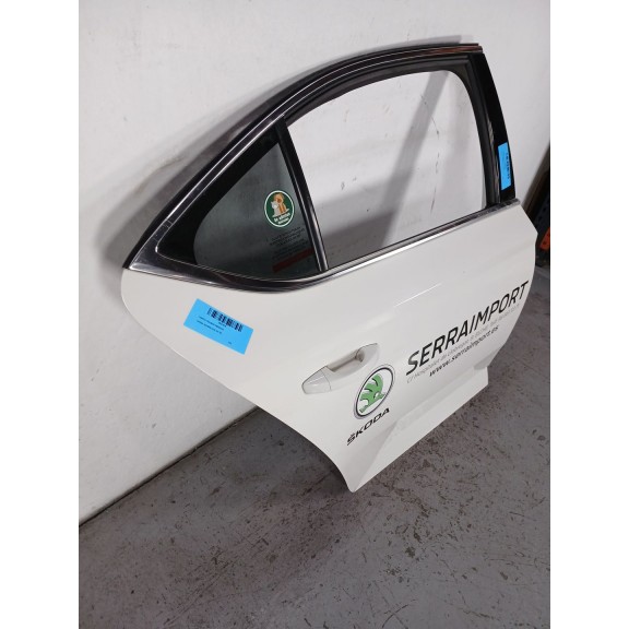 Recambio de puerta trasera derecha para skoda superb (3v3) 2.0 tdi referencia OEM IAM   