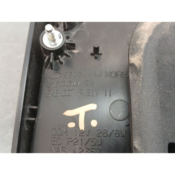 Recambio de piloto trasero derecho interior para kia carens iv 1.7 crdi referencia OEM IAM 92404a4  