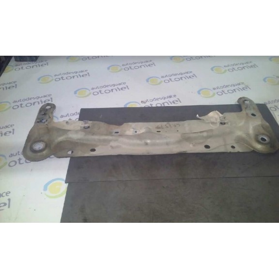 Recambio de travesaño inferior para renault kangoo dynamique referencia OEM IAM 8200880148  