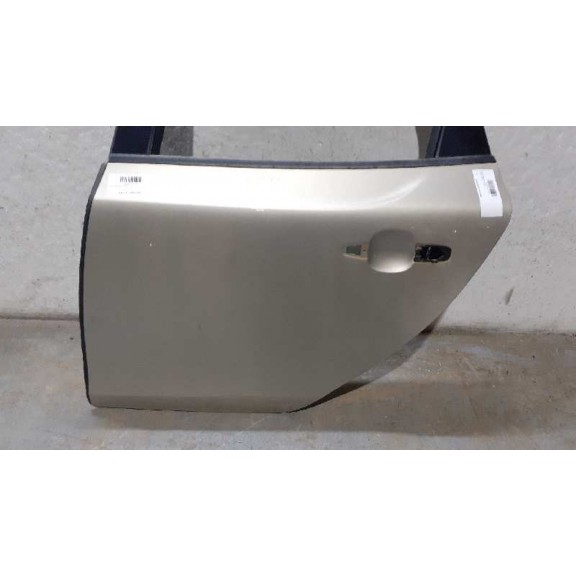 Recambio de puerta trasera izquierda para volvo v40 kinetic referencia OEM IAM  CHAMPANG CLARO 