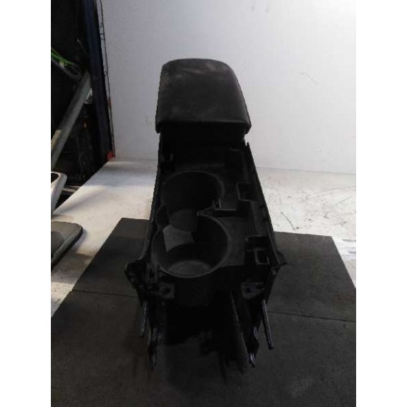 Recambio de apoyabrazos central para lexus ct 200h referencia OEM IAM   