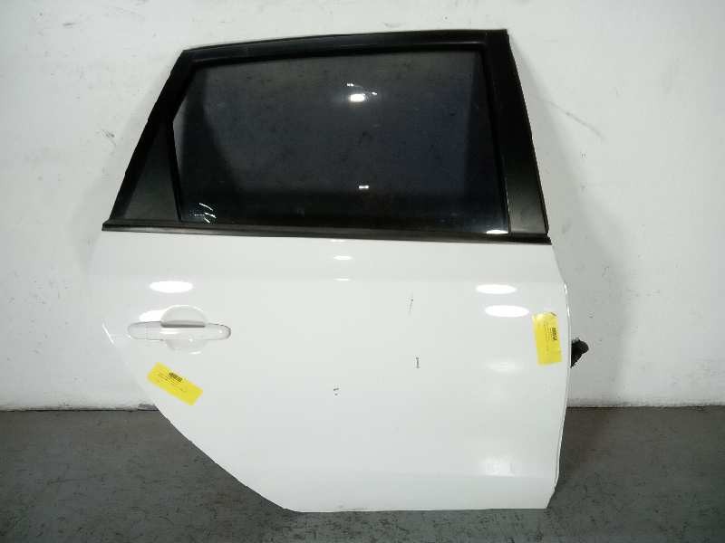 Recambio de puerta trasera derecha para hyundai i30cw 1.6 crdi cat referencia OEM IAM 770042L210 BLANCA 