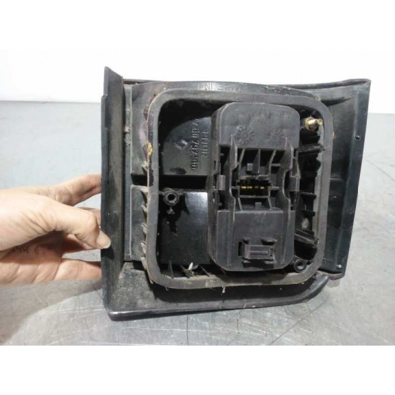 Recambio de piloto trasero derecho para renault 21 berlina (b/l48) 2.1 diesel referencia OEM IAM 7700792910  