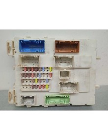 Recambio de caja reles / fusibles para volvo v40 kinetic referencia OEM IAM 31453132  