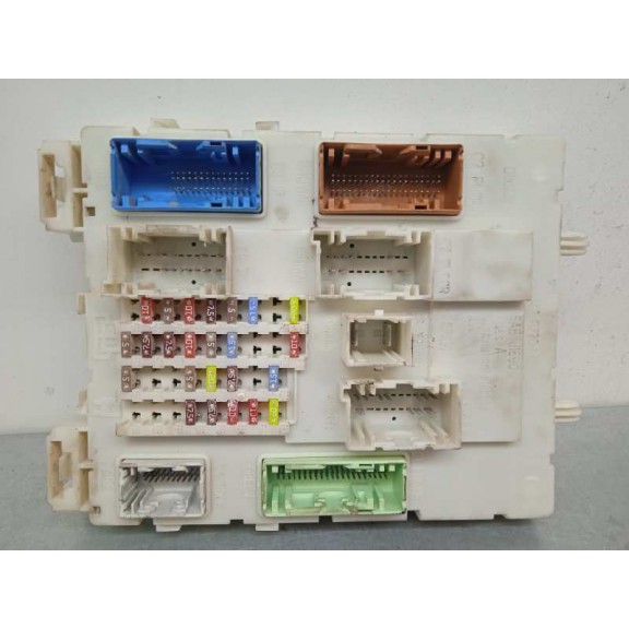 Recambio de caja reles / fusibles para volvo v40 kinetic referencia OEM IAM 31453132  