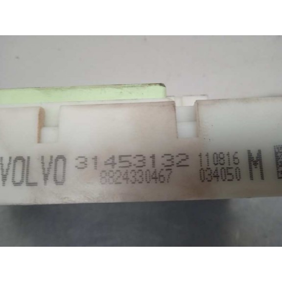Recambio de caja reles / fusibles para volvo v40 kinetic referencia OEM IAM 31453132  