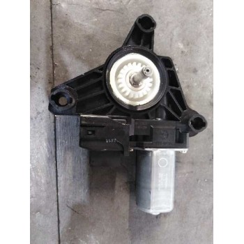 MOTOR ELEVALUNAS TRASERO DERECHO A2469063200 