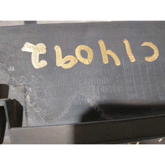 Recambio de rejilla delantera para kia carens (un) active referencia OEM IAM 8638010000  