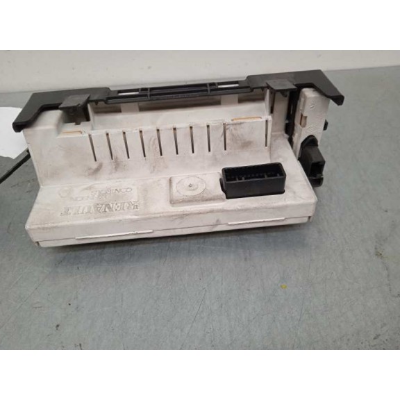 Recambio de display para renault megane ii berlina 5p authentique referencia OEM IAM 8200290542  