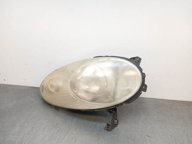 Recambio de faro derecho para nissan micra iii (k12) 1.2 16v referencia OEM IAM 26010AX700  