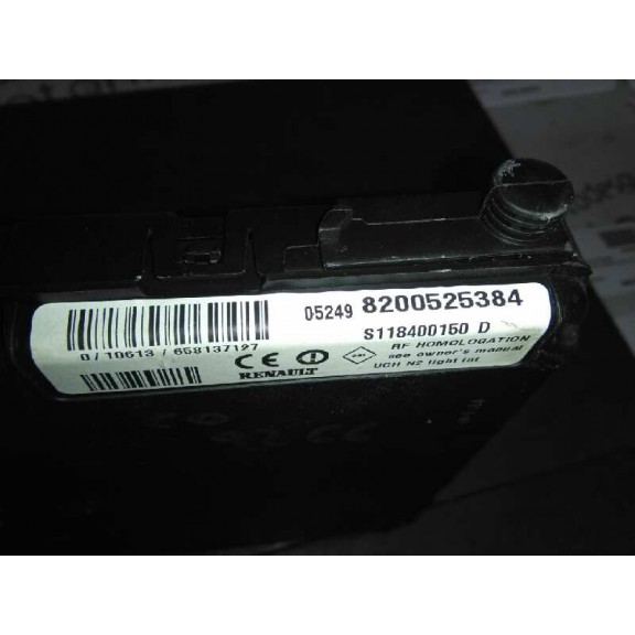 Recambio de caja reles / fusibles para renault scenic ii grand confort dynamique referencia OEM IAM 8200525384  