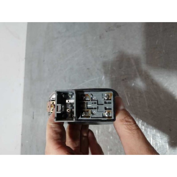 Recambio de mando elevalunas delantero derecho para chevrolet nubira berlina 1.8 cat referencia OEM IAM 821W04790  