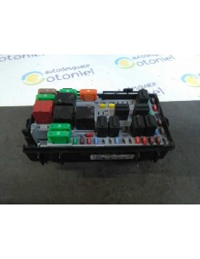 Recambio de caja reles / fusibles para opel corsa d catch me referencia OEM IAM 13217392EF  
