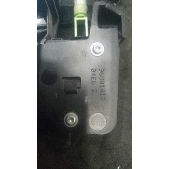 Recambio de maneta interior delantera izquierda para peugeot 1007 1.4 referencia OEM IAM 96801418  2 PINS