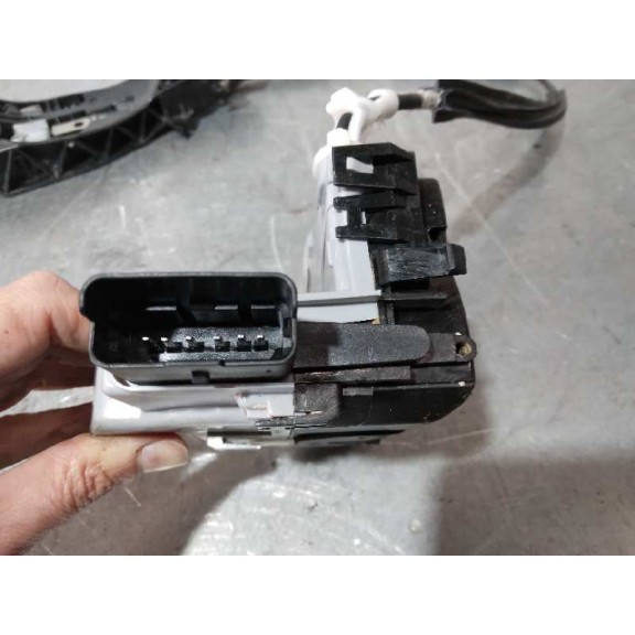 Recambio de cerradura puerta lateral izquierda para peugeot rifter active nav+ standard referencia OEM IAM 243586 6 PINES RIADA