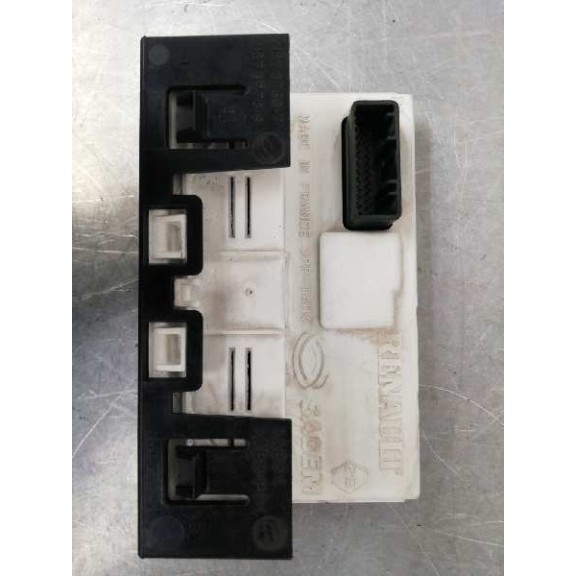 Recambio de display para renault megane ii familiar 1.5 dci diesel referencia OEM IAM 8200350498 21675996 8200350498A