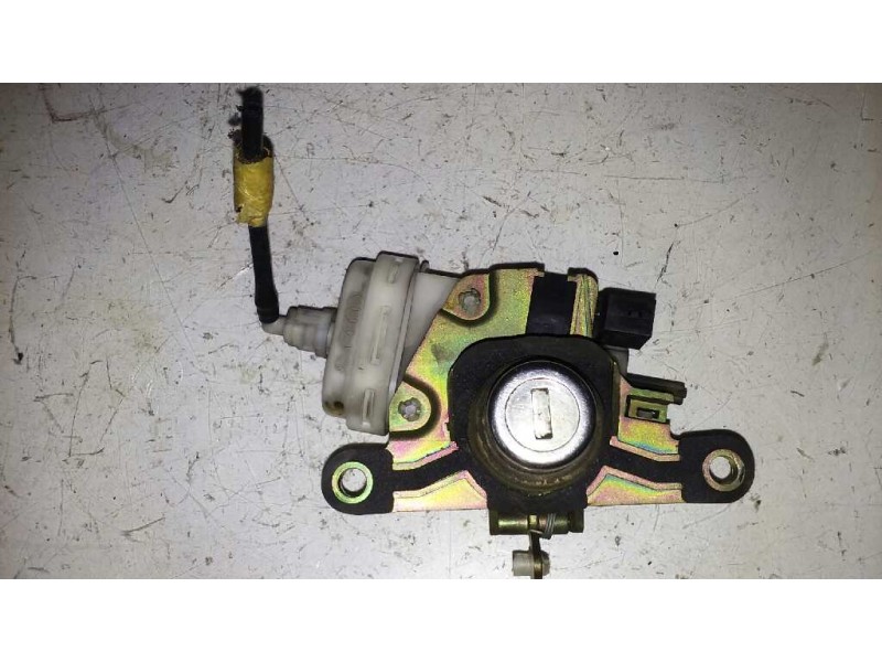 Recambio de bombin porton trasero para audi a4 berlina (b5) 1.9 tdi referencia OEM IAM   