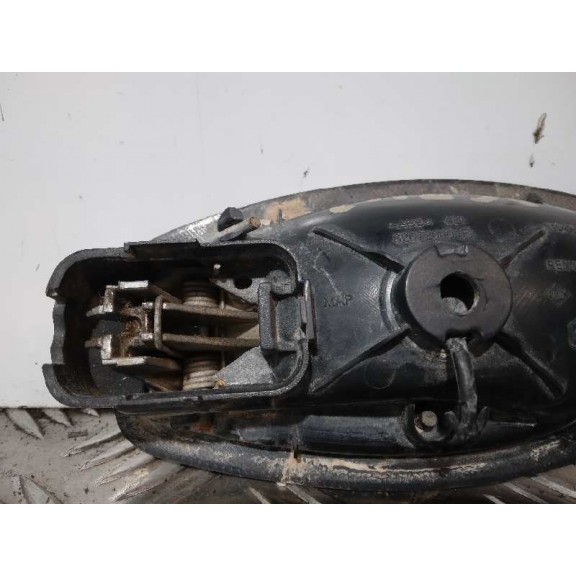 Recambio de maneta interior delantera derecha para renault fluence 1.5 dci diesel fap referencia OEM IAM 826720001R  