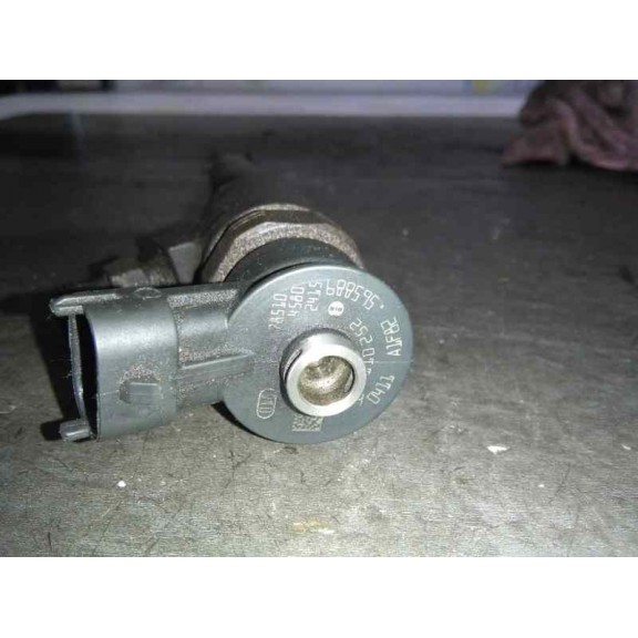Recambio de inyector para peugeot 206 berlina 1.4 hdi referencia OEM IAM 0445110252  