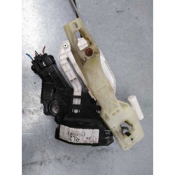 Recambio de cerradura puerta trasera izquierda para kia carens (un) concept referencia OEM IAM 814101D010  4 CABLES