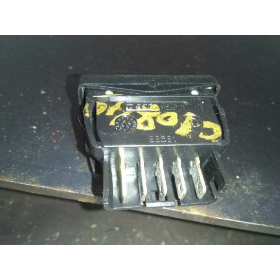 Recambio de mando elevalunas delantero derecho para citroën saxo 1.1 sx referencia OEM IAM   
