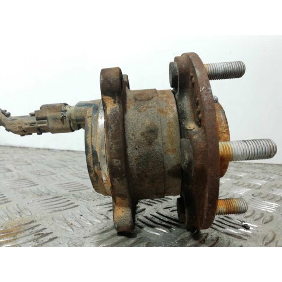 Recambio de buje para volvo v40 2.0 diesel cat referencia OEM IAM  TRASERO DERECHO 5 TORNILLOS