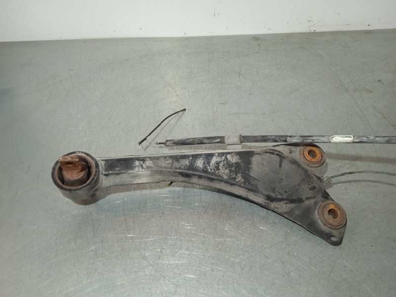 Recambio de brazo suspension inferior trasero derecho para toyota auris business referencia OEM IAM SR  