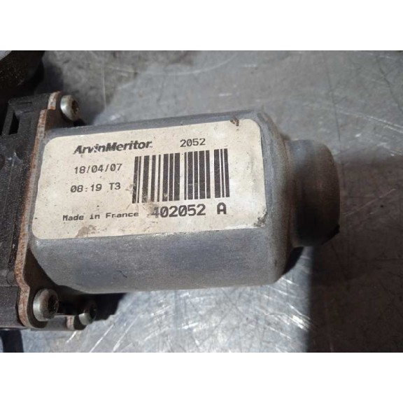Recambio de elevalunas trasero derecho para nissan qashqai (j10) acenta referencia OEM IAM 402052A ELECTRICO 2 PINES 