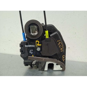 Recambio de cerradura puerta trasera derecha para toyota auris 1.4 turbodiesel cat referencia OEM IAM 6905002180 690500F030 4 PI
