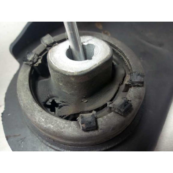 Recambio de brazo suspension inferior delantero izquierdo para renault scenic iii grand dynamique referencia OEM IAM 545016101R 