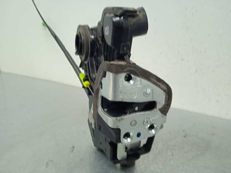 Recambio de cerradura puerta delantera derecha para toyota auris 1.4 turbodiesel cat referencia OEM IAM 6903005130  4 PINS