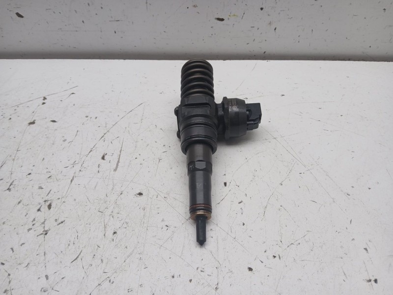Recambio de inyector para seat ibiza iii (6l1) 1.4 tdi referencia OEM IAM 038130073BN 0414720313 