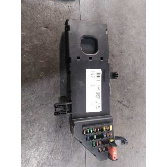 Recambio de caja reles / fusibles para opel vectra c berlina club referencia OEM IAM 13168781  