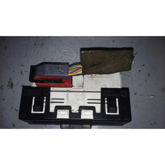 Recambio de display para renault megane ii berlina 3p confort authentique referencia OEM IAM 8200107839B  