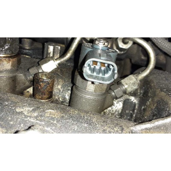 Recambio de inyector para fiat doblo cargo 1.3 16v jtd cat referencia OEM IAM 098435102  